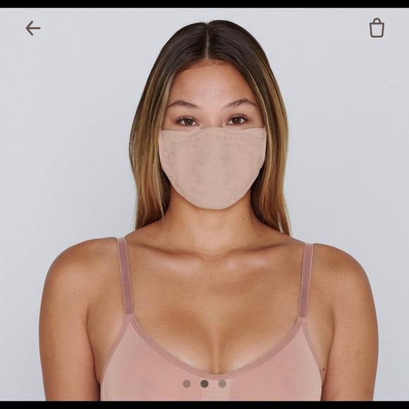 SKIMS SIENNA nude kardashian facemask - Picture 2 of 16